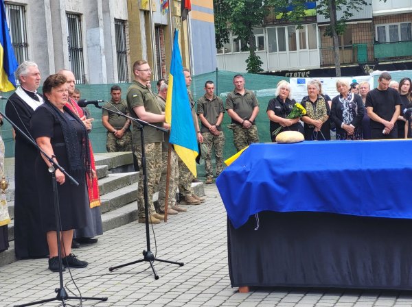 Спасибі тобі, Герою. Ковельчани віддали останню шану Руслану Мазурику