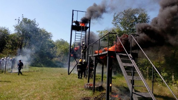 Ковельські рятувальники провели практичні заняття в димокамері
