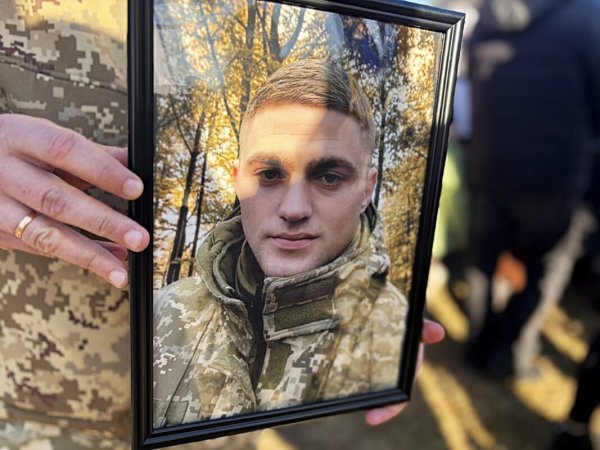 У Гішині попрощалися із 28-річним військовим Тарасом Мельником