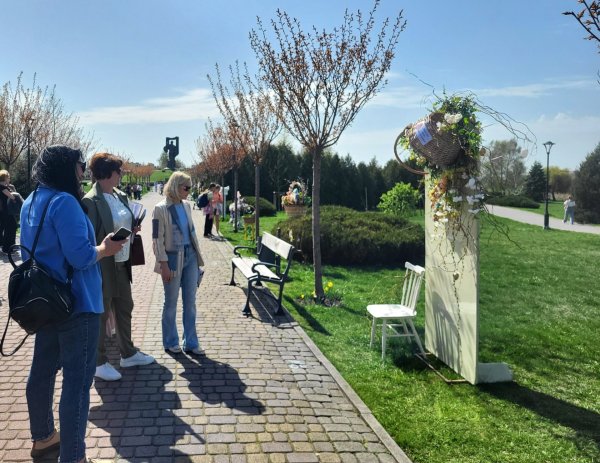 У Ковелі в парку Шевченка встановили Великодні композиції. Фото