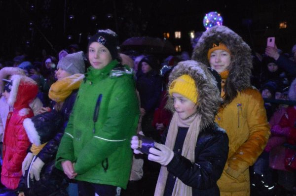 У Ковелі урочисто засвітили головну ялинку громади У Ковелі урочисто засвітили головну ялинку громади