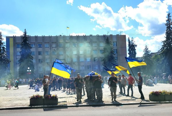 Ковельська громада попрощалася з полеглим захисником Дмитром Лисюком Ковельська громада попрощалася з полеглим захисником Дмитром Лисюком