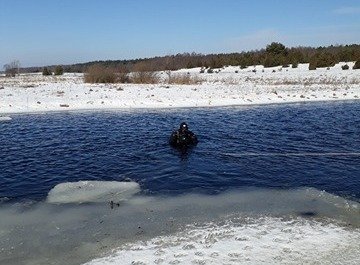 Пошуки юнака, який провалився під лід на річці Стохід, тимчасово припинені