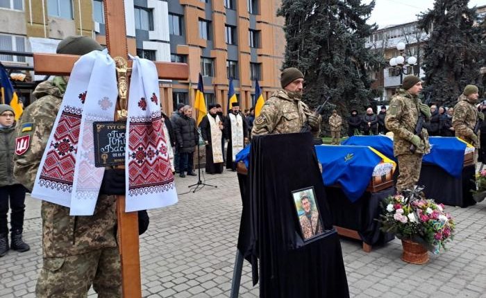 Ковель попрощався із загиблими захисниками Артемом Абрамчуком та Юрієм Гусаром