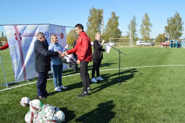 У Ковелі відбулось відкриття найбільшого на Волині футбольного поля зі штучним покриттям ФОТО У Ковелі відбулось відкриття найбільшого на Волині футбольного поля зі штучним покриттям ФОТО