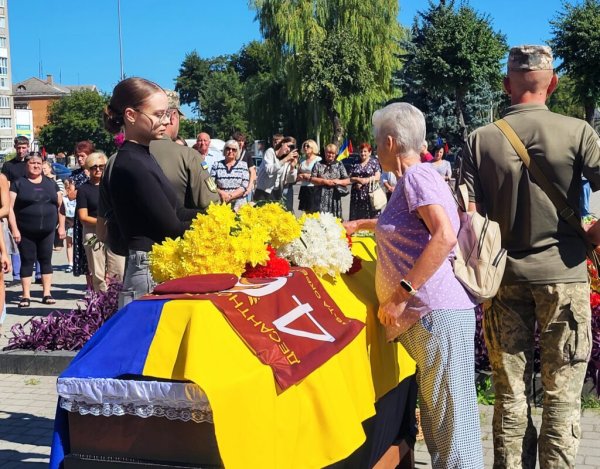 Ковель попрощався із Захисником Олегом Бортніком, який 22 місяці вважався зниклим безвісти Ковель попрощався із Захисником Олегом Бортніком, який 22 місяці вважався зниклим безвісти