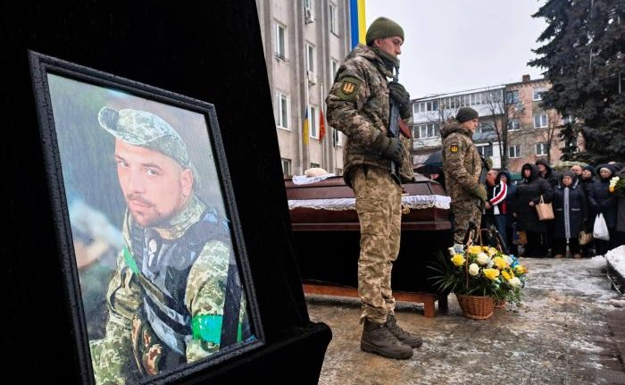 Віддав життя за Україну: у Ковелі попрощались з Героєм Романом Грушевінчуком