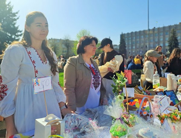 У Ковелі в парку Шевченка встановили Великодні композиції. Фото