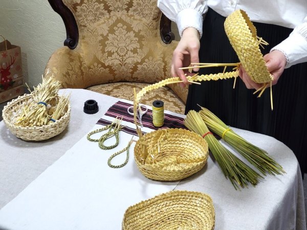 В історичному музеї відкрили персональну виставку солом’яних виробів майстрині Людмили Каменчук