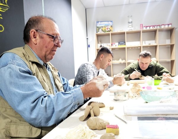 Гончарні заняття для ветеранів: творчість, що допомагає та підтримує захисників