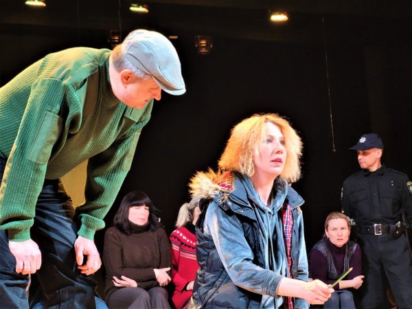 Театр-студія “10 ряд 10 місце” запрошує у свою родину