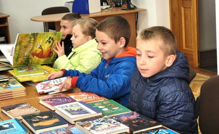 Бібліотеки нашої громади отримали нові книги