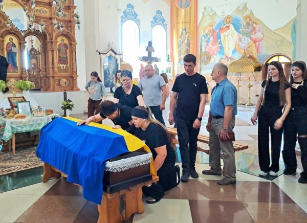 У Ковелі попрощалися із Захисником України Богданом Никонюком У Ковелі попрощалися із Захисником України Богданом Никонюком