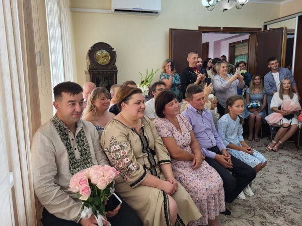 У ЦНАПі Ковеля військовий з коханою першими зареєстрували шлюб У ЦНАПі Ковеля військовий з коханою першими зареєстрували шлюб