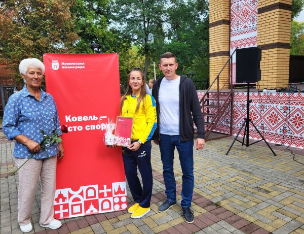 З нагоди Дня фізичної культури і спорту у Ковелі нагородили спортсменів та тренерів З нагоди Дня фізичної культури і спорту у Ковелі нагородили спортсменів та тренерів