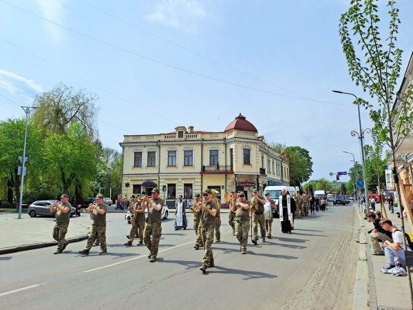 Назавжди в строю: ковельчани провели в останню земну дорогу молодого воїна Владислава Андрусика