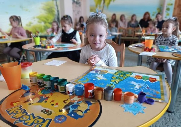 Дошкільнята малювали для захисників: у Ковелі організували конкурс маленьких художників Дошкільнята малювали для захисників: у Ковелі організували конкурс маленьких художників