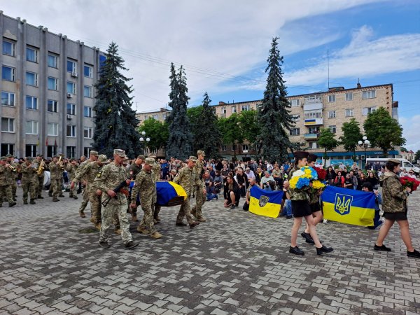 Мав серце і витривалість воїна: у Ковелі провели в останню дорогу Героя Павла Шайтана