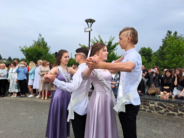 У Ковелі відбувся фестиваль шкільного вальсу У Ковелі відбувся фестиваль шкільного вальсу