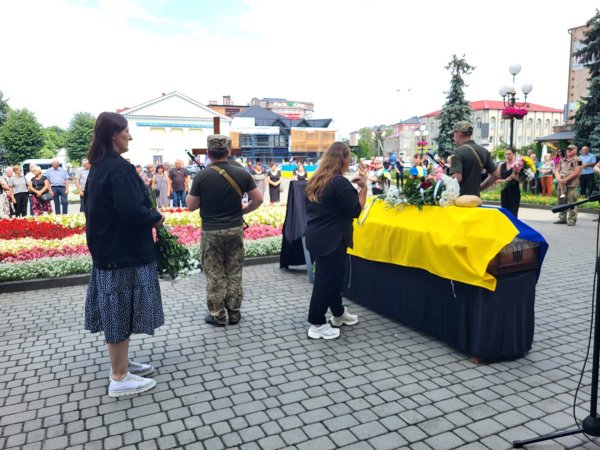 Спасибі тобі, Герою. Ковельчани віддали останню шану Руслану Мазурику