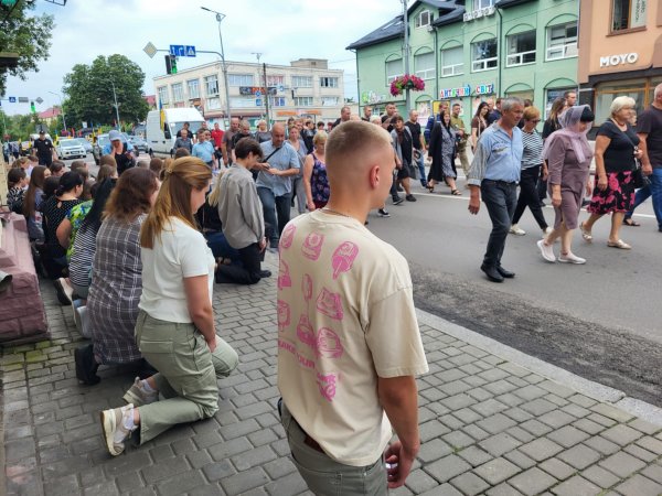 Спасибі тобі, Герою. Ковельчани віддали останню шану Руслану Мазурику