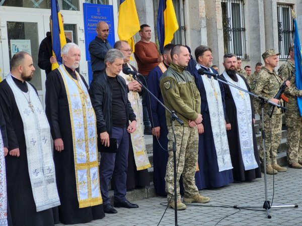 У Ковелі провели у Небесне військо 35-річного сержанта поліції Дмитра Сергієнка У Ковелі провели у Небесне військо 35-річного сержанта поліції Дмитра Сергієнка