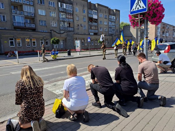 Ковельська громада віддала останню шану прикордоннику, Герою Станіславу Ковбу, який загинув на Сумщині