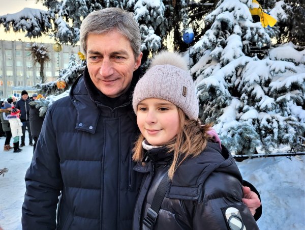 У національних кольорах: у Ковелі урочисто відкрили головну ялинку громади