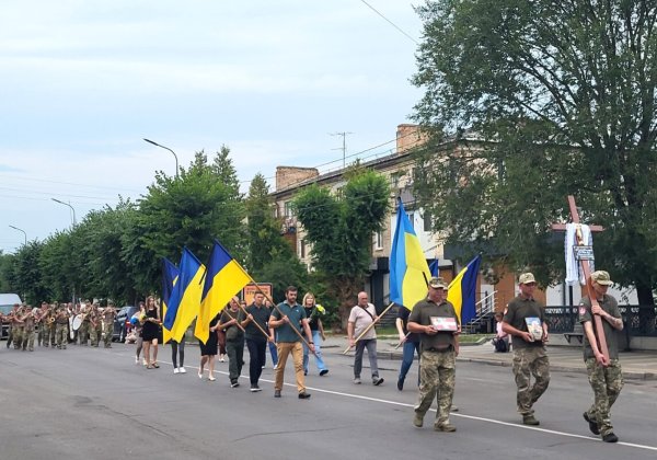Ковель попрощався із Захисником України Віталієм Мартинюком Ковель попрощався із Захисником України Віталієм Мартинюком