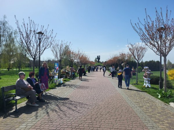 У Ковелі в парку Шевченка встановили Великодні композиції. Фото