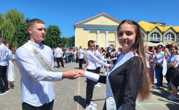 У Ковелі вперше відбувся фестиваль шкільного вальсу