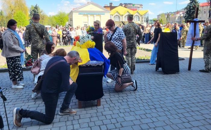 Ковельська громада провела в останню земну дорогу Героя Віктора Батюшкіна