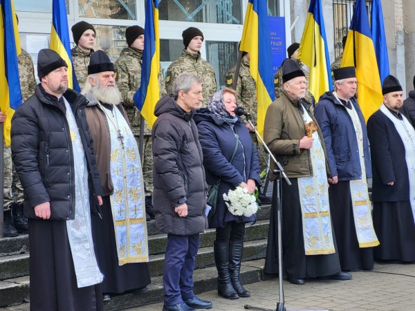 Життя обірвала війна: ковельчани попрощались з 28-річним Героєм Вадимом Ковальчуком Життя обірвала війна: ковельчани попрощались з 28-річним Героєм Вадимом Ковальчуком