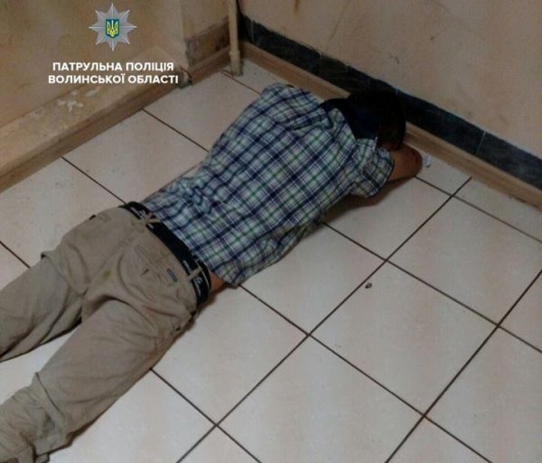 У Ковелі затримали 5 молодиків, які вчинили погром у магазині