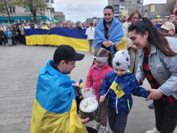 Ковель зустрів з полону військового Максима Муху Ковель зустрів з полону військового Максима Муху
