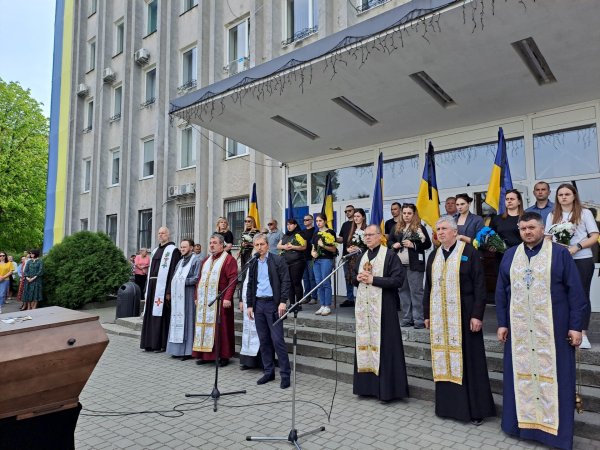 Назавжди в строю: ковельчани провели в останню земну дорогу молодого воїна Владислава Андрусика