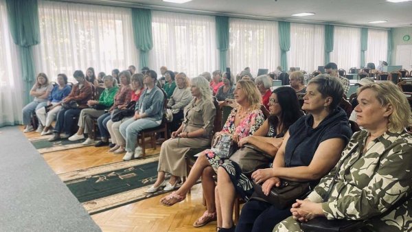 У Ковельській бібліотеці відбулася прем’єра моновистави «Світ без обличчя»