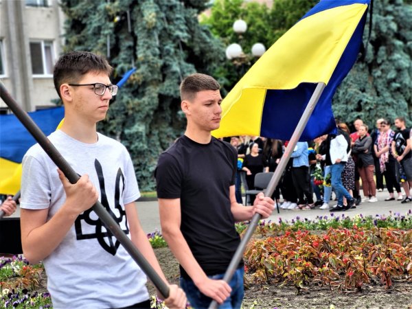 Небесне воїнство поповнилось ангелом у білій вишиванці: У Ковелі попрощались з загиблим Героєм Андрієм Михайленком