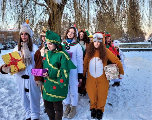 У національних кольорах: у Ковелі урочисто відкрили головну ялинку громади