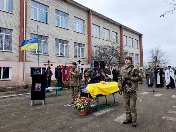 Остання шана воїнові: у Тойкуті провели в останню дорогу Героя Петра Ілюшика Остання шана воїнові: у Тойкуті провели в останню дорогу Героя Петра Ілюшика