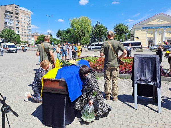 Ковель попрощався із захисником Олександром Шевченком, який знайшов тут свій дім Ковель попрощався із захисником Олександром Шевченком, який знайшов тут свій дім