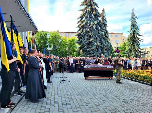 Ковельчани віддали останню шану Герою Юрію Корецькому Ковельчани віддали останню шану Герою Юрію Корецькому