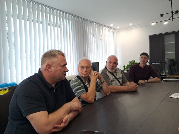 Друзі Ковеля з Вальсроде привезли для МТМО дві машини швидкої допомоги