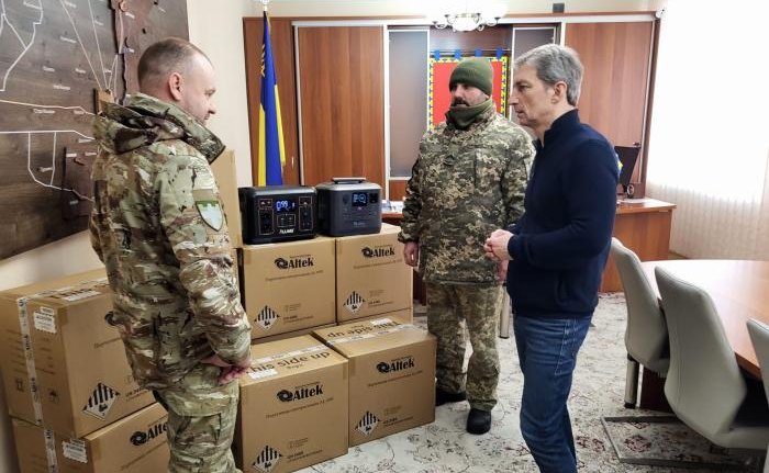 Ковельська громада передала 14 портативних зарядних станцій представникам Волинської бригади тероборони