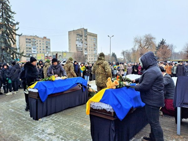 Ковель попрощався з полеглими Захисниками Миколою Сичем та Андрієм Вдовиченком Ковель попрощався з полеглими Захисниками Миколою Сичем та Андрієм Вдовиченком
