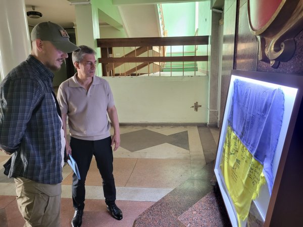 Ковель отримав прапор від підрозділу, в якому служить наш легендарний земляк з позитивним «Данте»