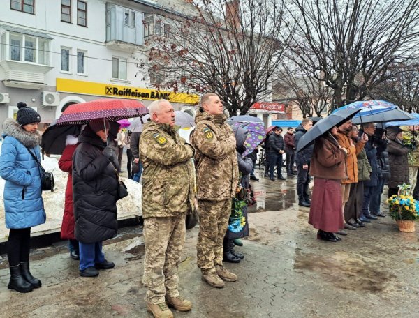 У Ковелі вшанували пам’ять загиблих у четверту річницю повномасштабної війни У Ковелі вшанували пам’ять загиблих у четверту річницю повномасштабної війни