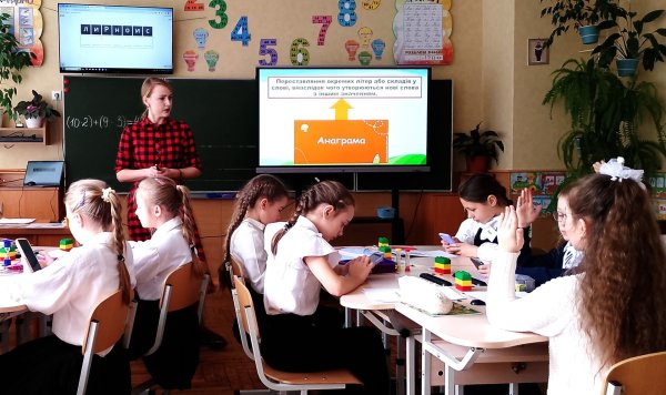 Наталія Тимощук – переможець конкурсу «Мистецтво бути учителем», який вперше відбувся у нашій громаді Наталія Тимощук – переможець конкурсу «Мистецтво бути учителем», який вперше відбувся у нашій громаді