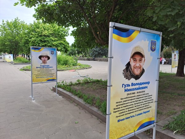 У Ковелі встановили банери з світлинами загиблих Героїв