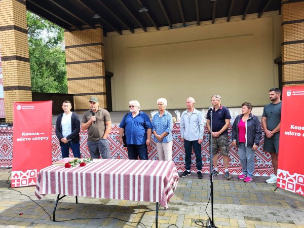 З нагоди Дня фізичної культури і спорту у Ковелі нагородили спортсменів та тренерів З нагоди Дня фізичної культури і спорту у Ковелі нагородили спортсменів та тренерів